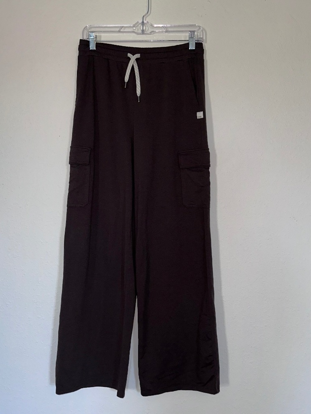 Vuori Halo Essential Cargo Wideleg Pants, Java Heather, 30" Inseam, Sz Small - Picture 2 of 10